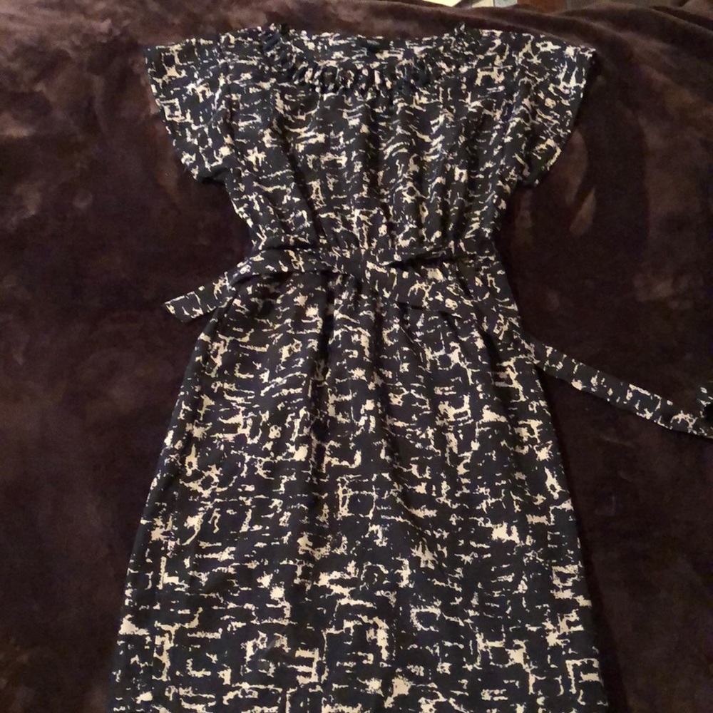 Beautiful dress size XS worn once to a graduation